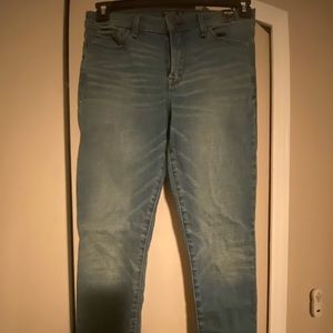 NWT A&F Low Rise Ankle Jeans size 26 (6 short)
